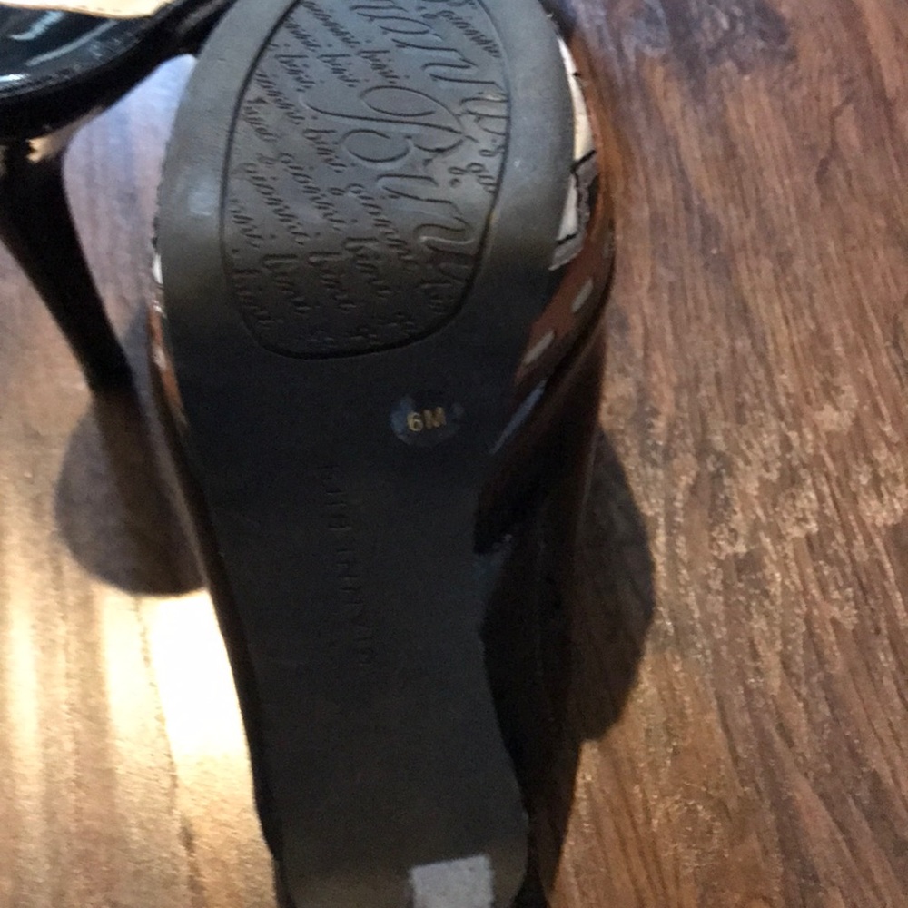Shoes - Picture 4 of 4